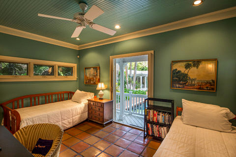 1716 Seminary St Guest Cottage