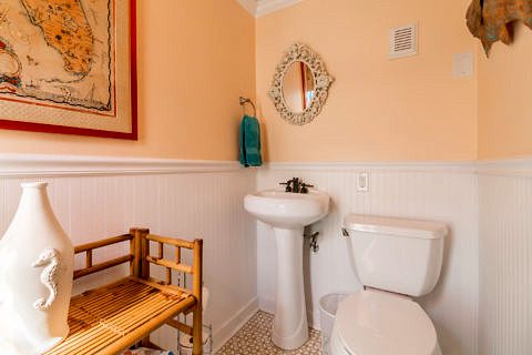 626 Margaret Guest Bathroom