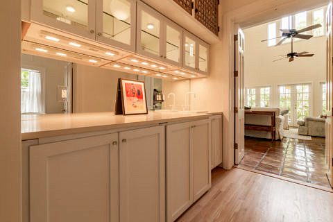 1011 South Street Hallway