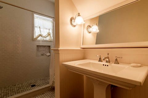 1011 South Street Guest Bathroom 1