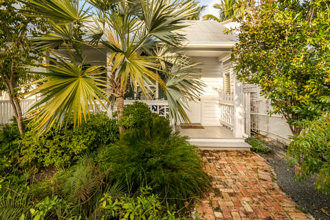 Front of House_609 Ashe St