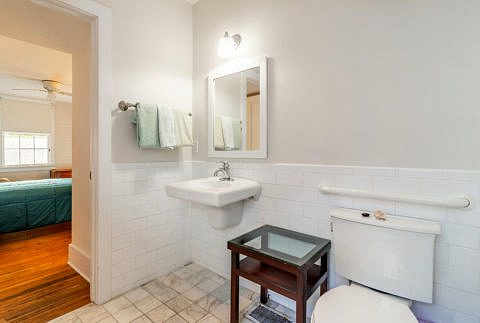 Guest Bathroom_607 Ashe St, Key West
