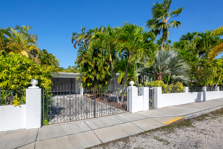 3825 Duck Avenue, Key West_Front of House w/ Gate